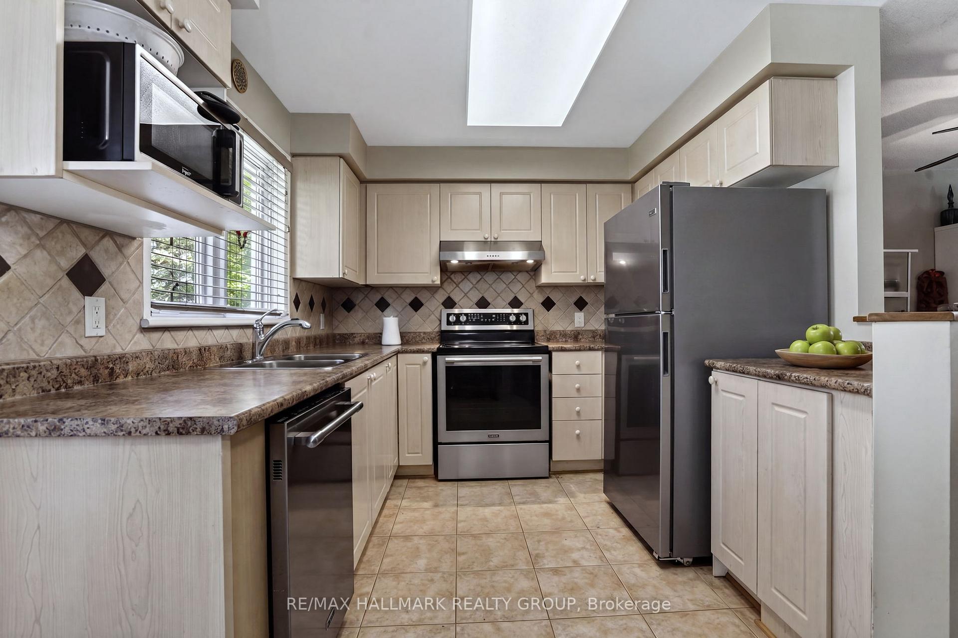 Photo 6 of 62 Briston Private, Ottawa, Hunt Club Park — HOMEH