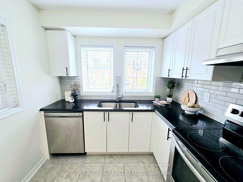 Photo 18 of 17 Bluegill Crescent, Whitby, Rural Whitby — HOMEH