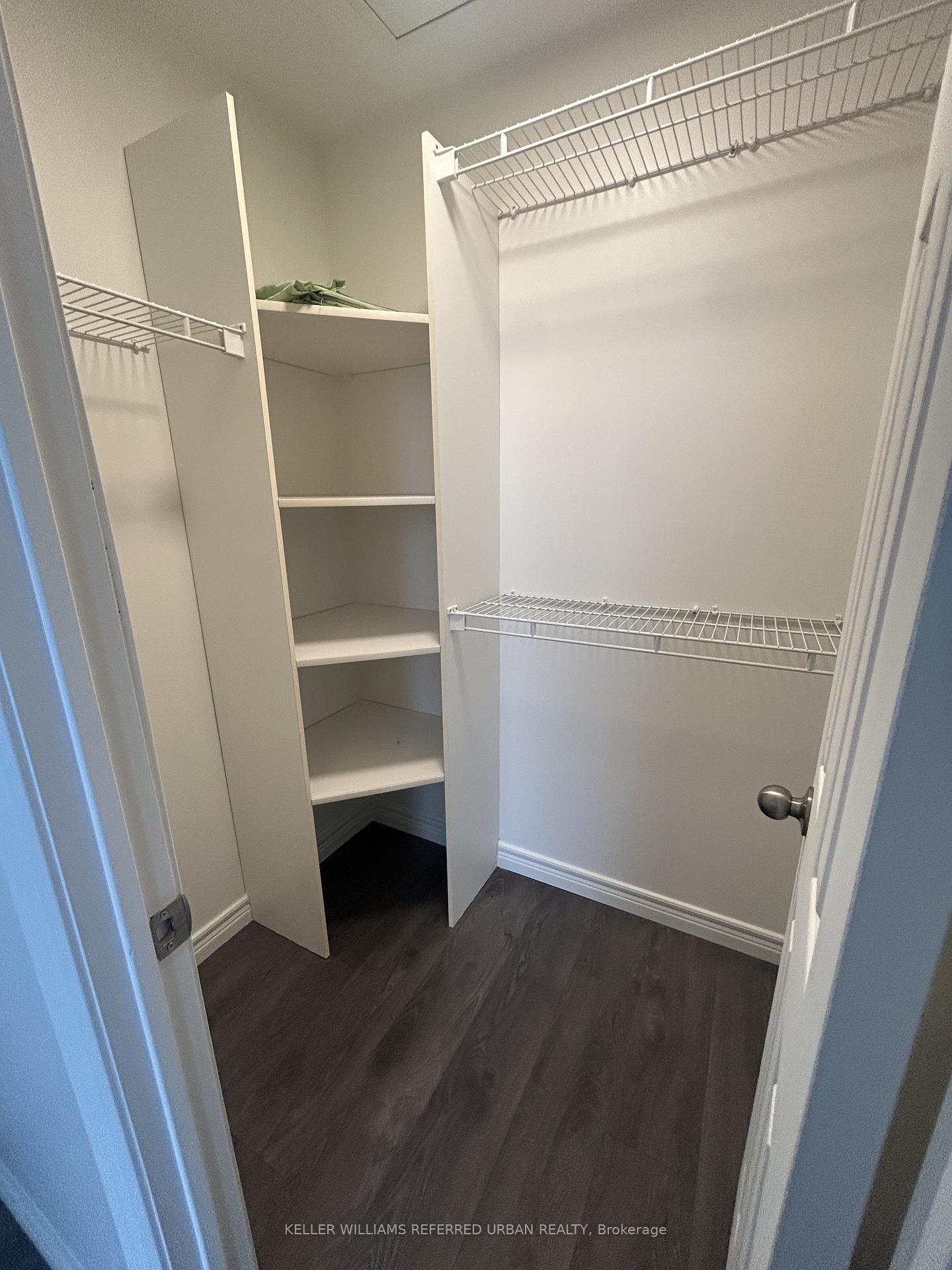 Photo 5 of Unit 408, 1 Leaside Park Drive, Toronto, Thorncliffe Park — HOMEH