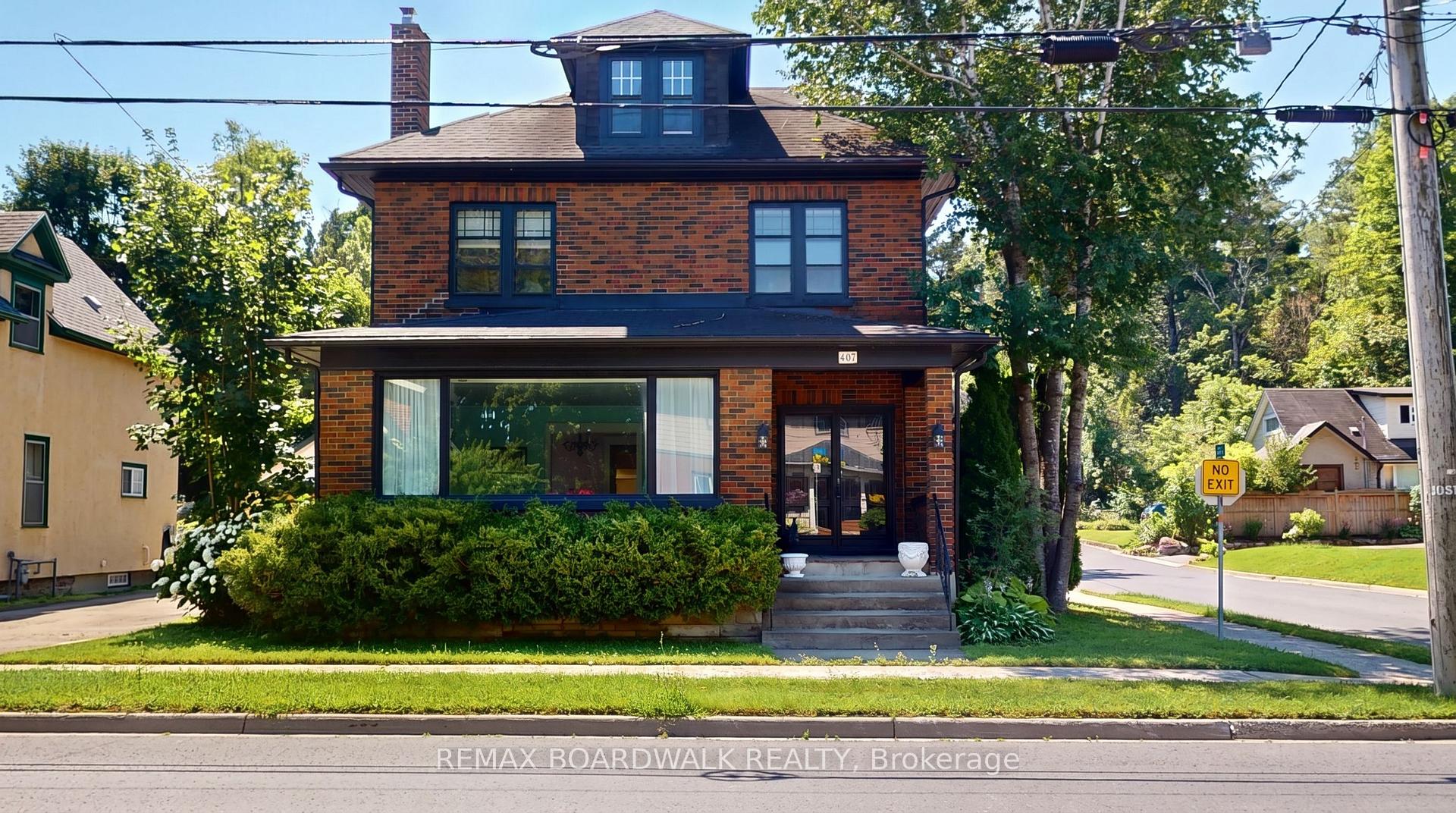 Front of 407 King Street W