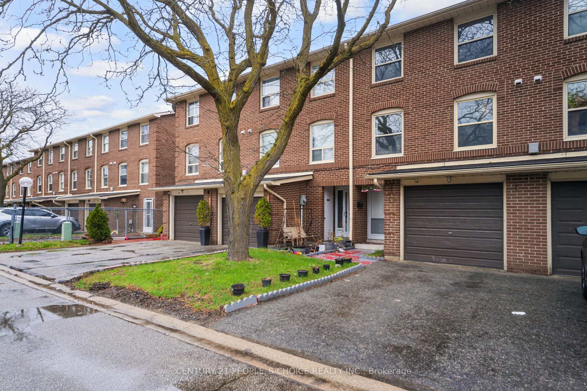 Photo 2 of 10 Eden Park Drive, Brampton, Southgate — HOMEH