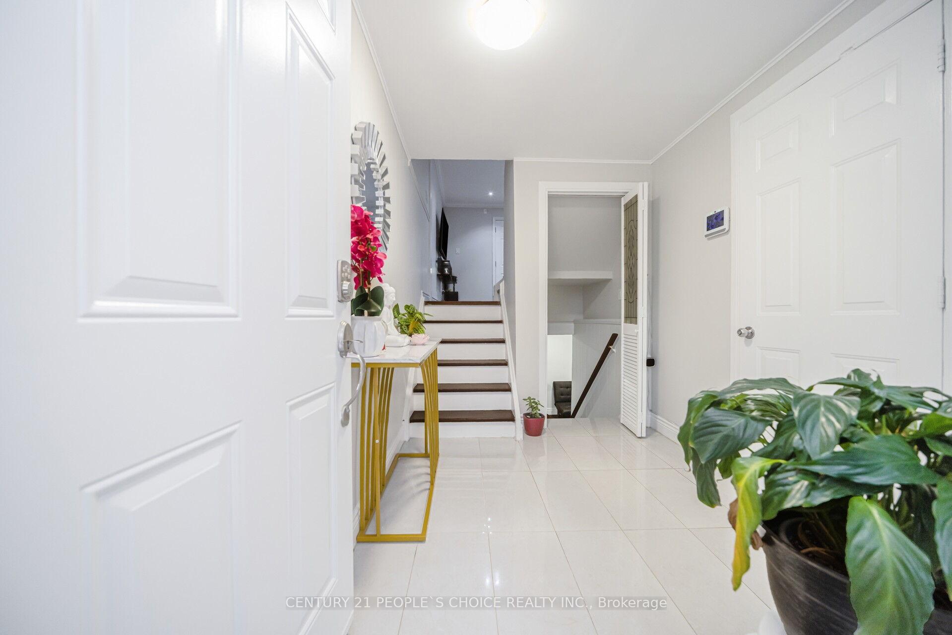 Photo 4 of 10 Eden Park Drive, Brampton, Southgate — HOMEH