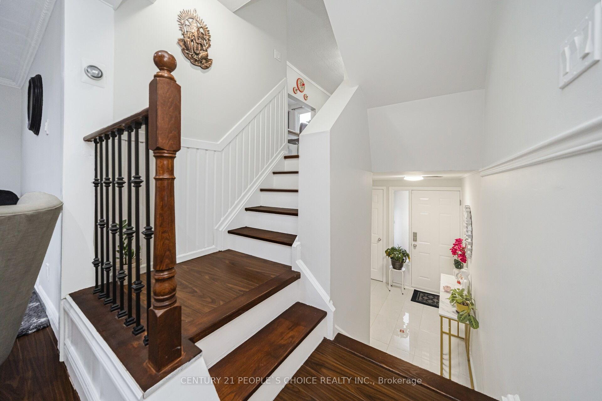 Photo 11 of 10 Eden Park Drive, Brampton, Southgate — HOMEH