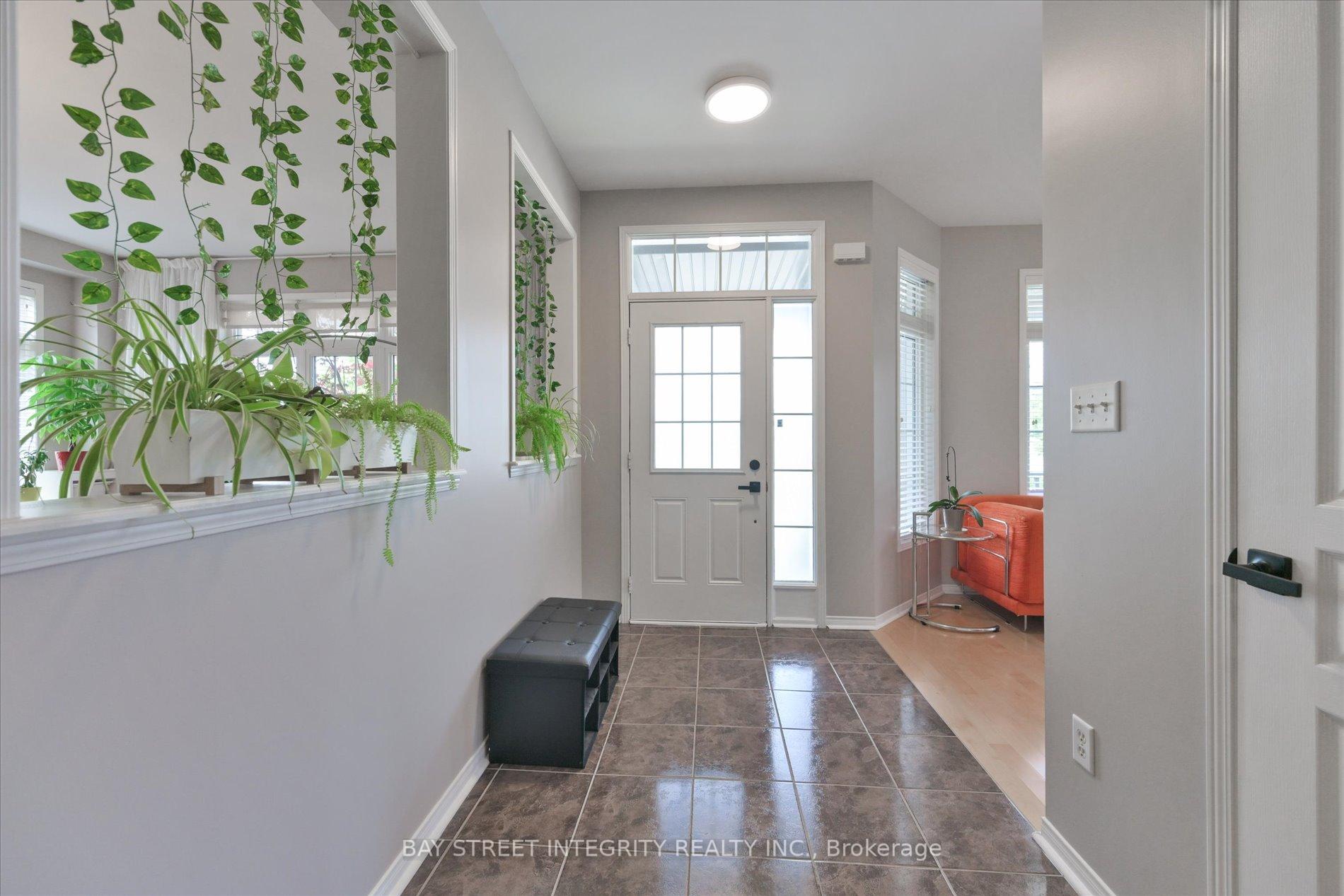 Photo 5 of 1 Autumn Glow Drive, Markham, Cornell — HOMEH
