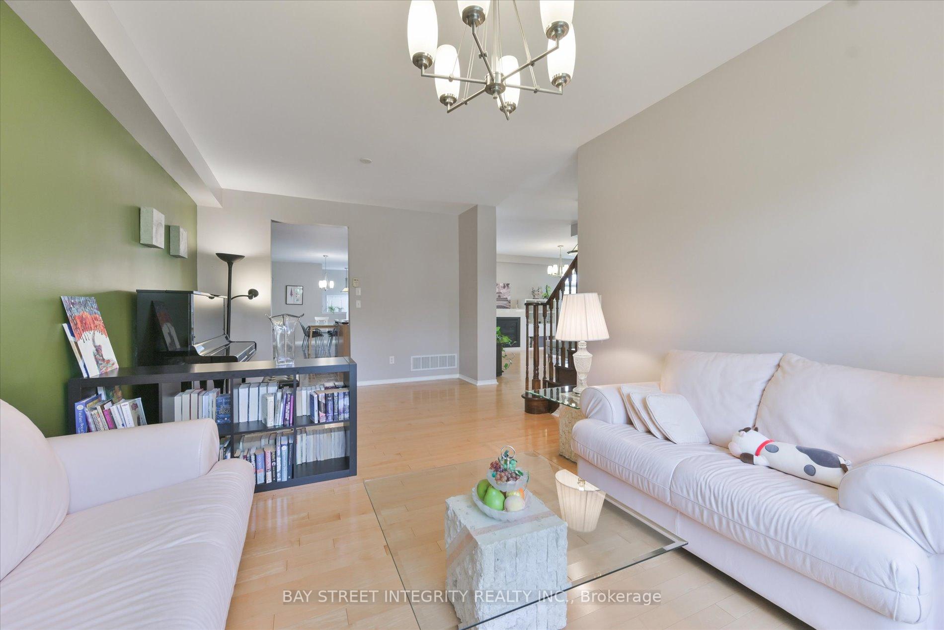 Photo 10 of 1 Autumn Glow Drive, Markham, Cornell — HOMEH
