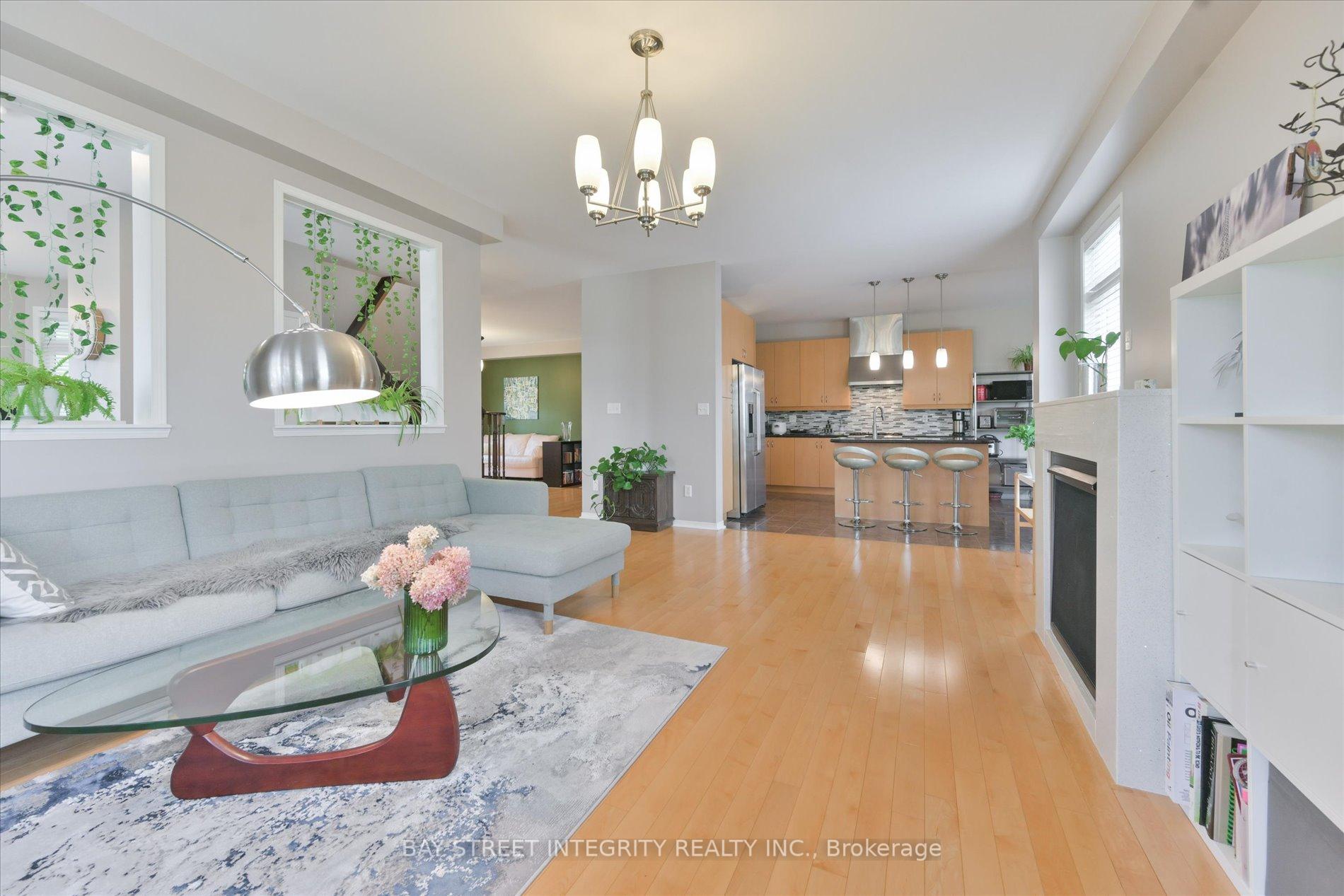 Photo 13 of 1 Autumn Glow Drive, Markham, Cornell — HOMEH