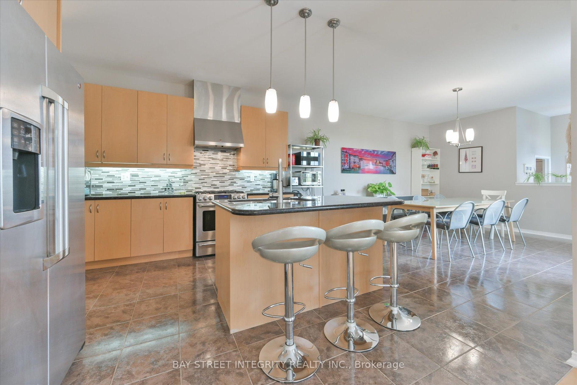 Photo 14 of 1 Autumn Glow Drive, Markham, Cornell — HOMEH