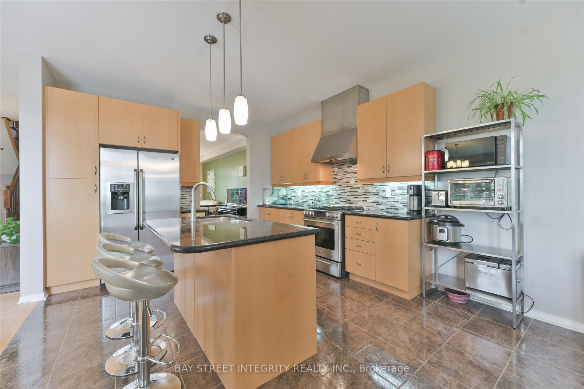Photo 15 of 1 Autumn Glow Drive, Markham, Cornell — HOMEH