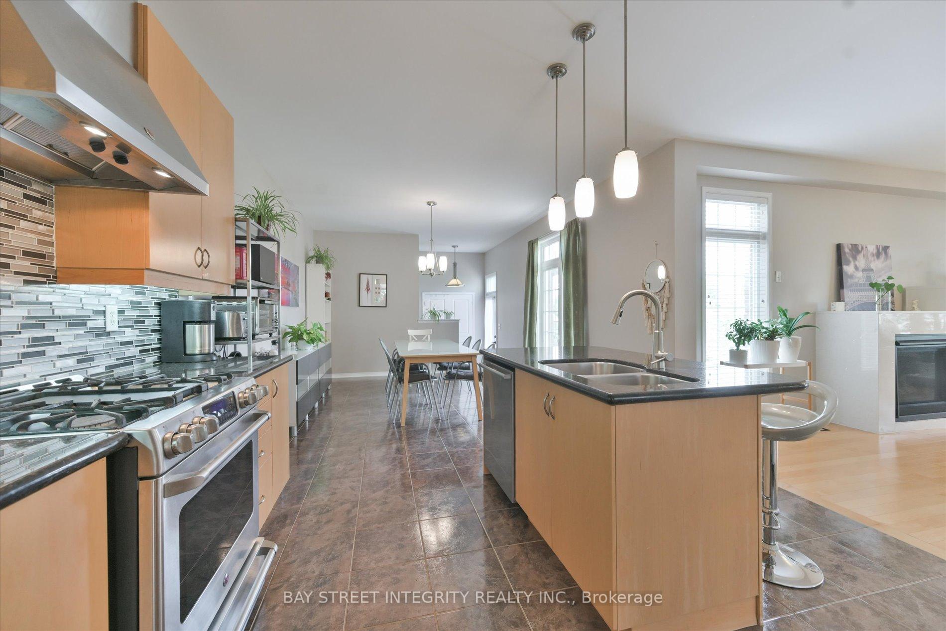 Photo 17 of 1 Autumn Glow Drive, Markham, Cornell — HOMEH