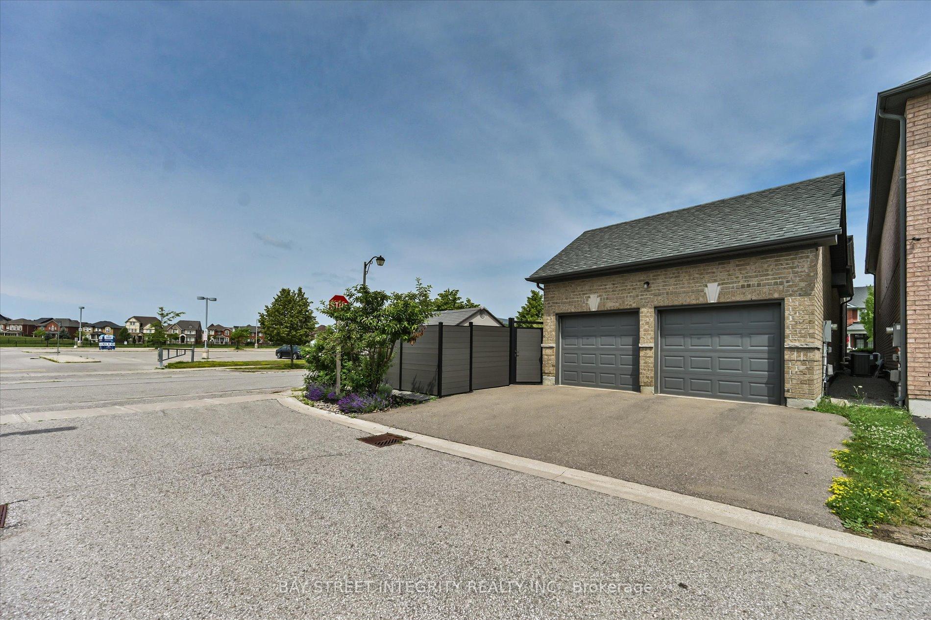 Photo 45 of 1 Autumn Glow Drive, Markham, Cornell — HOMEH