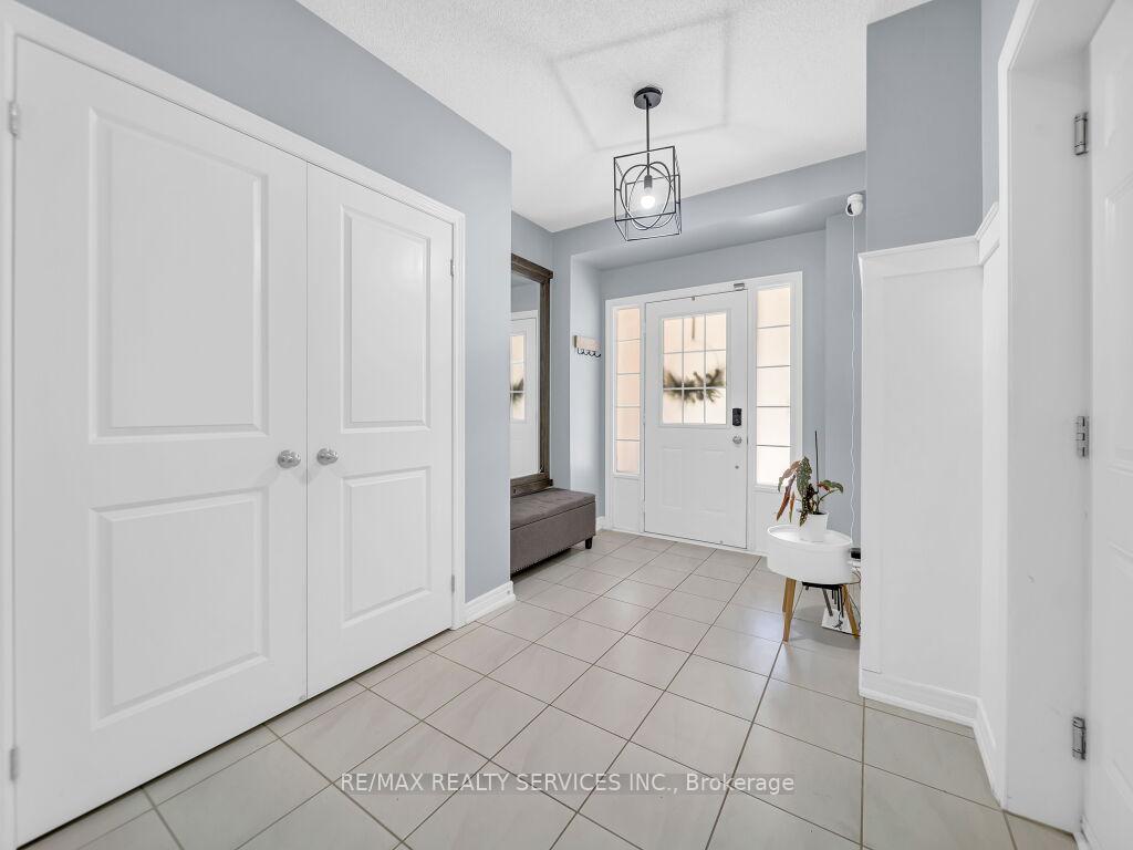 Photo 4 of 29 Haymarket Drive, Brampton, Northwest Brampton — HOMEH
