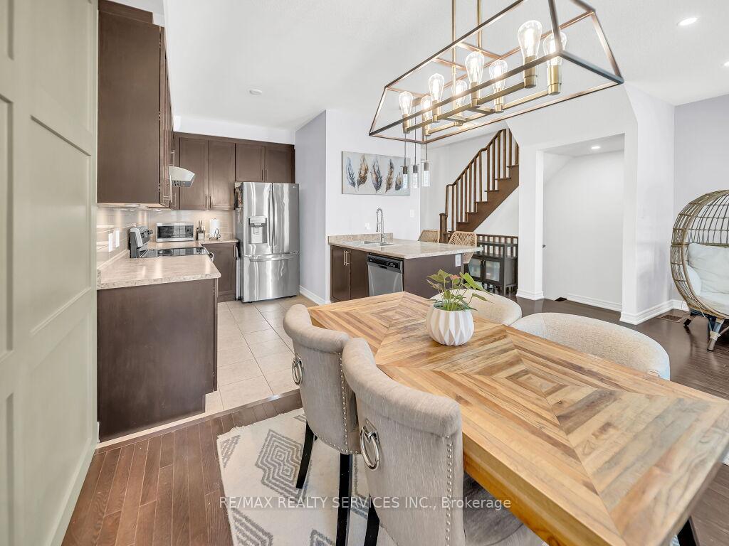 Photo 11 of 29 Haymarket Drive, Brampton, Northwest Brampton — HOMEH