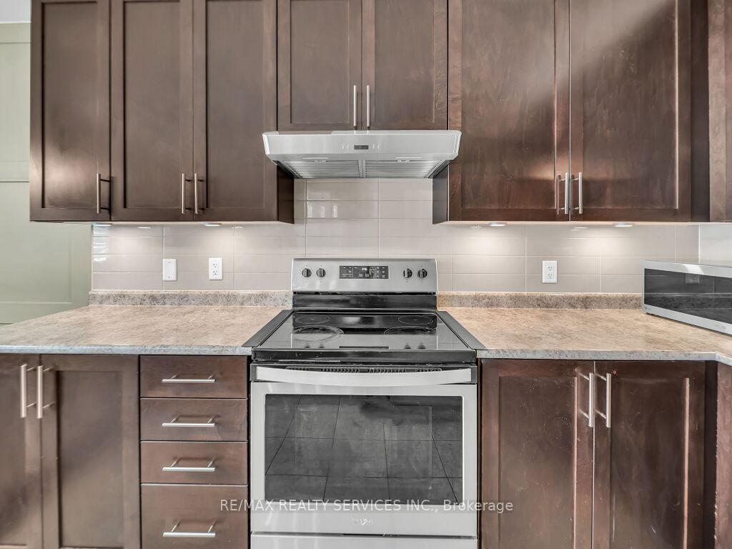 Photo 14 of 29 Haymarket Drive, Brampton, Northwest Brampton — HOMEH