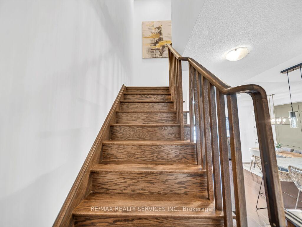 Photo 17 of 29 Haymarket Drive, Brampton, Northwest Brampton — HOMEH