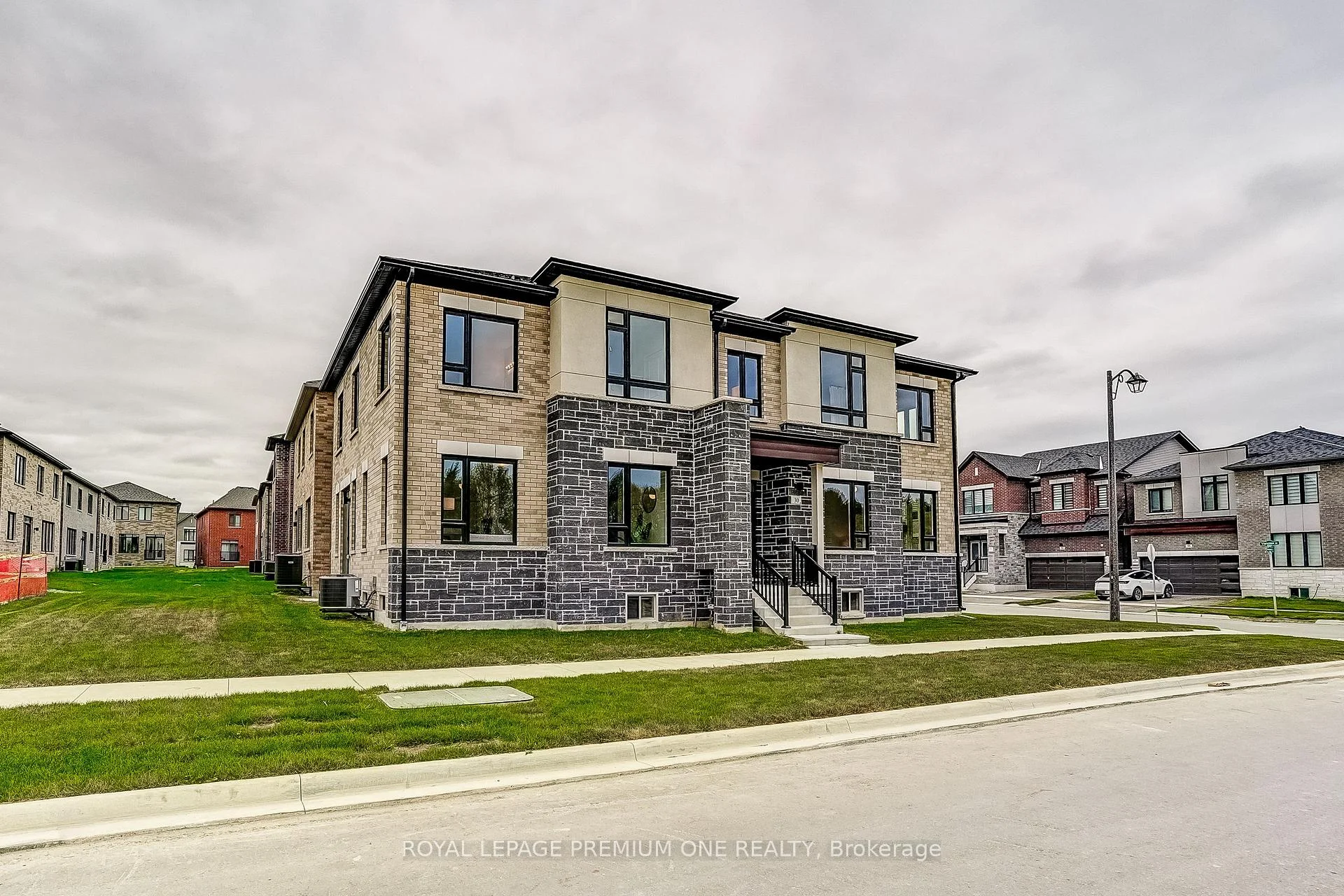 Photo 4 of 30 Vancise Street, Markham, Victoria Manor-Jennings Gate — HOMEH