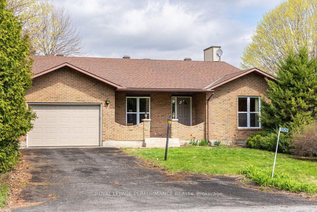 Photo 2 of 5529 Woodeden Drive, Ottawa, Manotick East to Manotick Station — HOMEH
