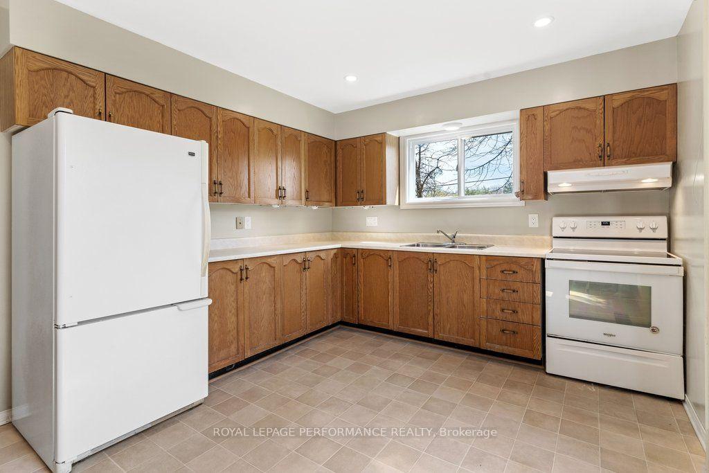 Photo 8 of 5529 Woodeden Drive, Ottawa, Manotick East to Manotick Station — HOMEH