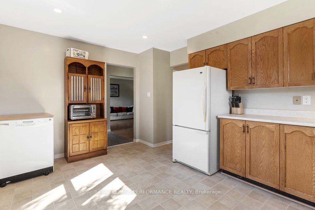 Photo 9 of 5529 Woodeden Drive, Ottawa, Manotick East to Manotick Station — HOMEH