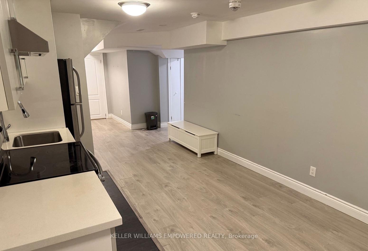 Photo 3 of 26 Marita Place, Vaughan, Glen Shields — HOMEH