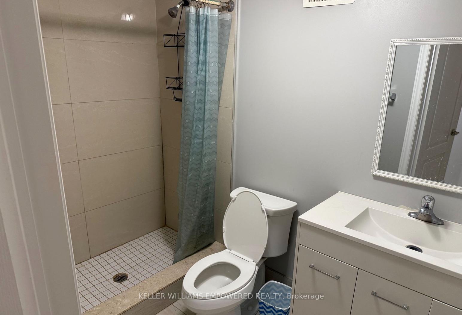 Photo 5 of 26 Marita Place, Vaughan, Glen Shields — HOMEH
