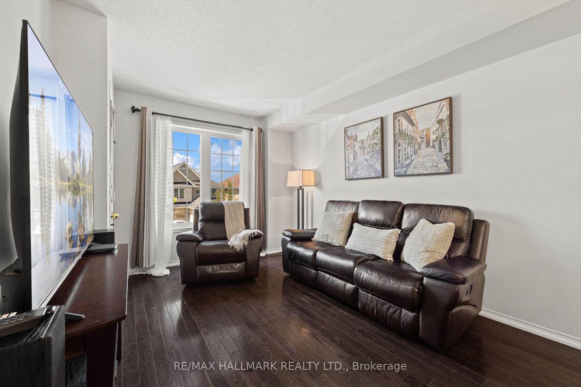Photo 7 of 35 Chaston Road, Ajax, Central East — HOMEH