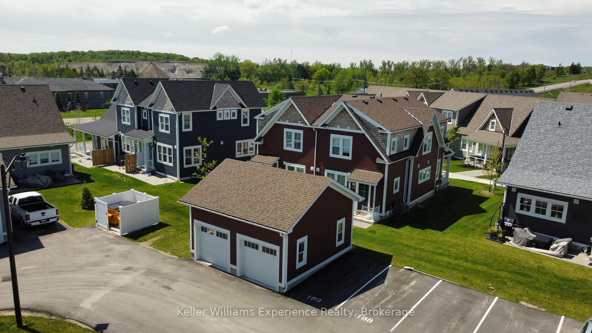 Photo 3 of 24 Danielle Crescent, Midland — HOMEH