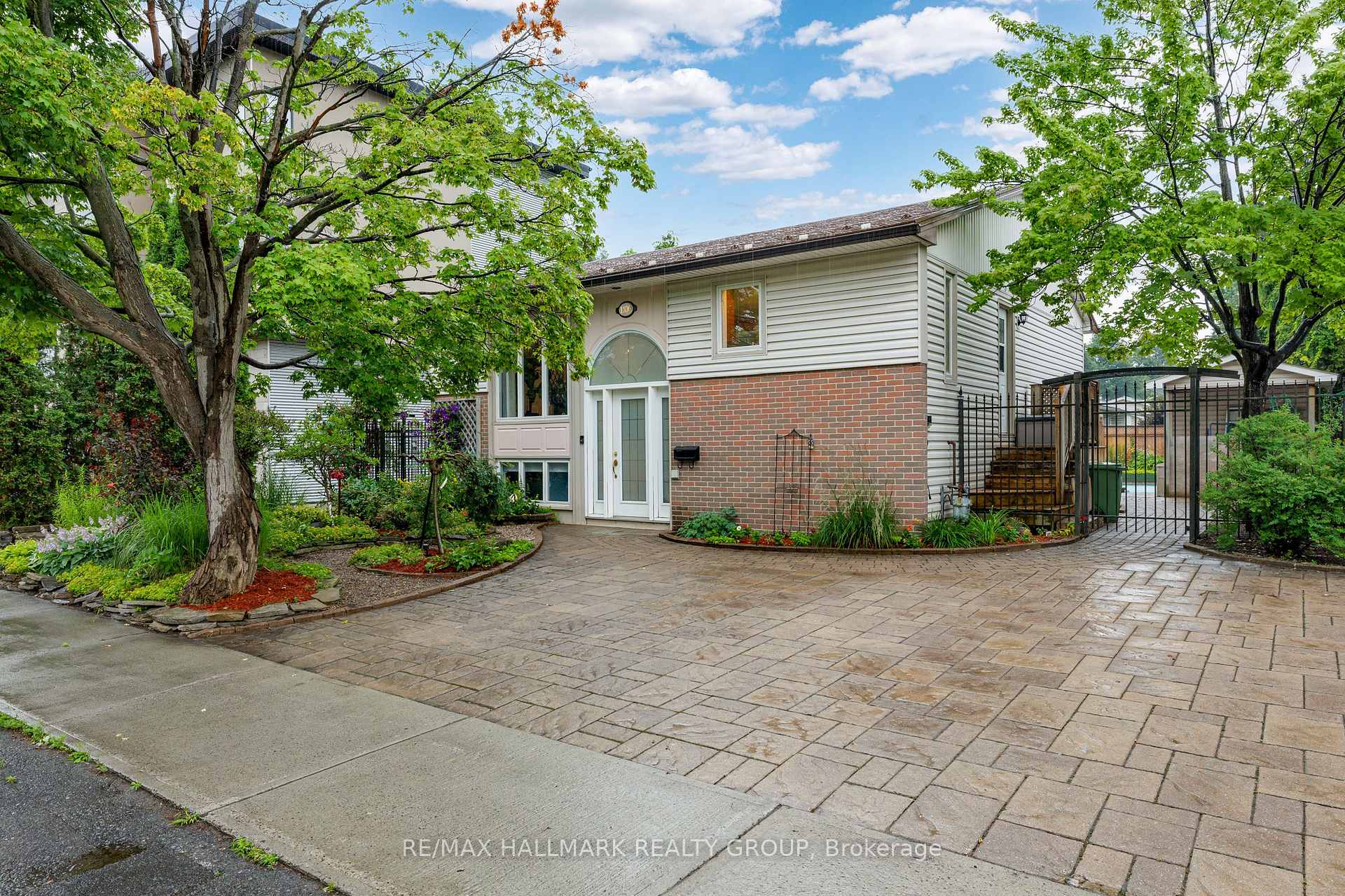 Photo 1 of 1100 Bathgate Drive, Ottawa, Carson Grove — HOMEH