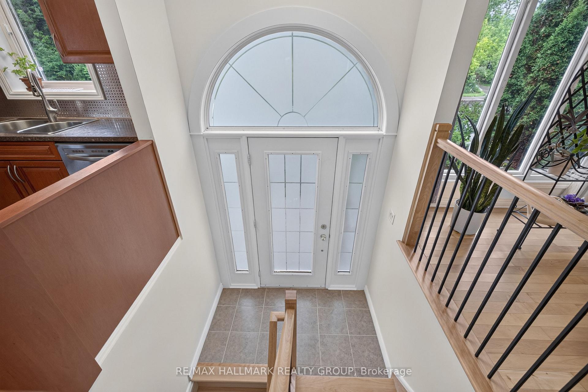 Photo 2 of 1100 Bathgate Drive, Ottawa, Carson Grove — HOMEH