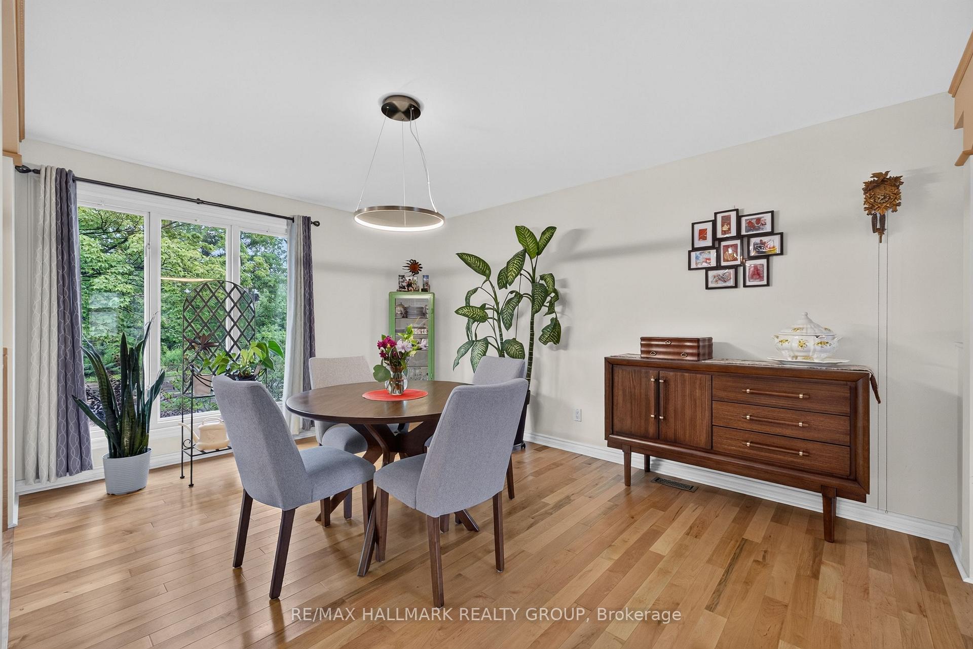 Photo 3 of 1100 Bathgate Drive, Ottawa, Carson Grove — HOMEH