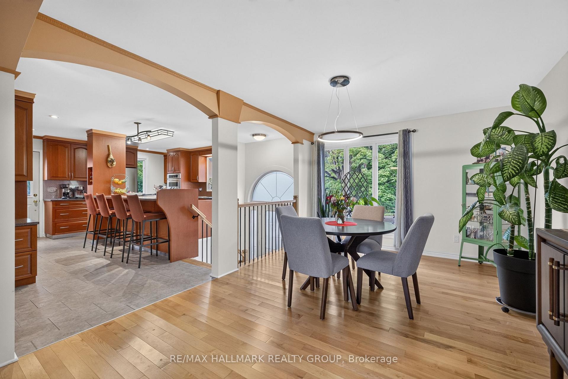Photo 4 of 1100 Bathgate Drive, Ottawa, Carson Grove — HOMEH