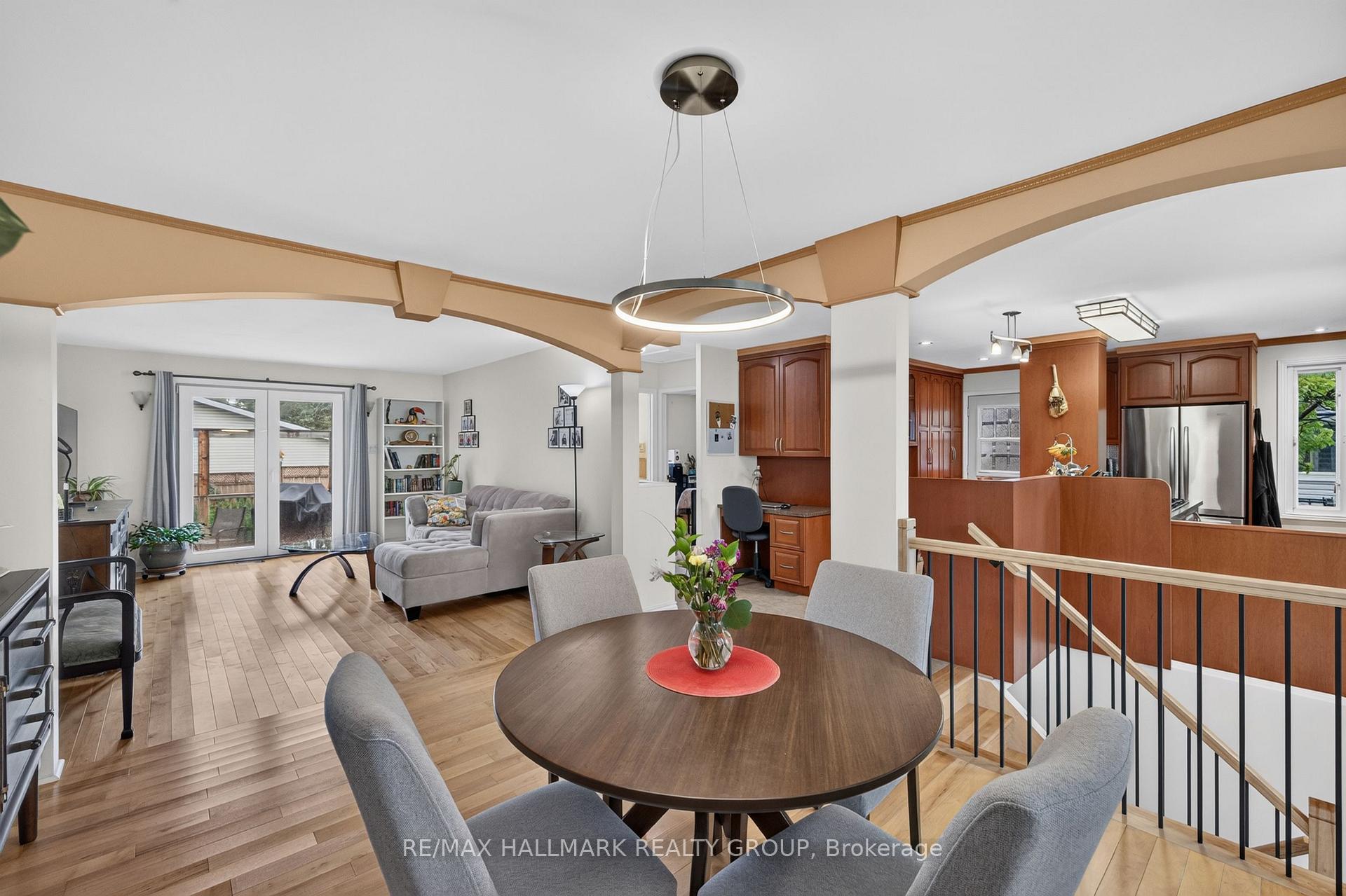 Photo 5 of 1100 Bathgate Drive, Ottawa, Carson Grove — HOMEH