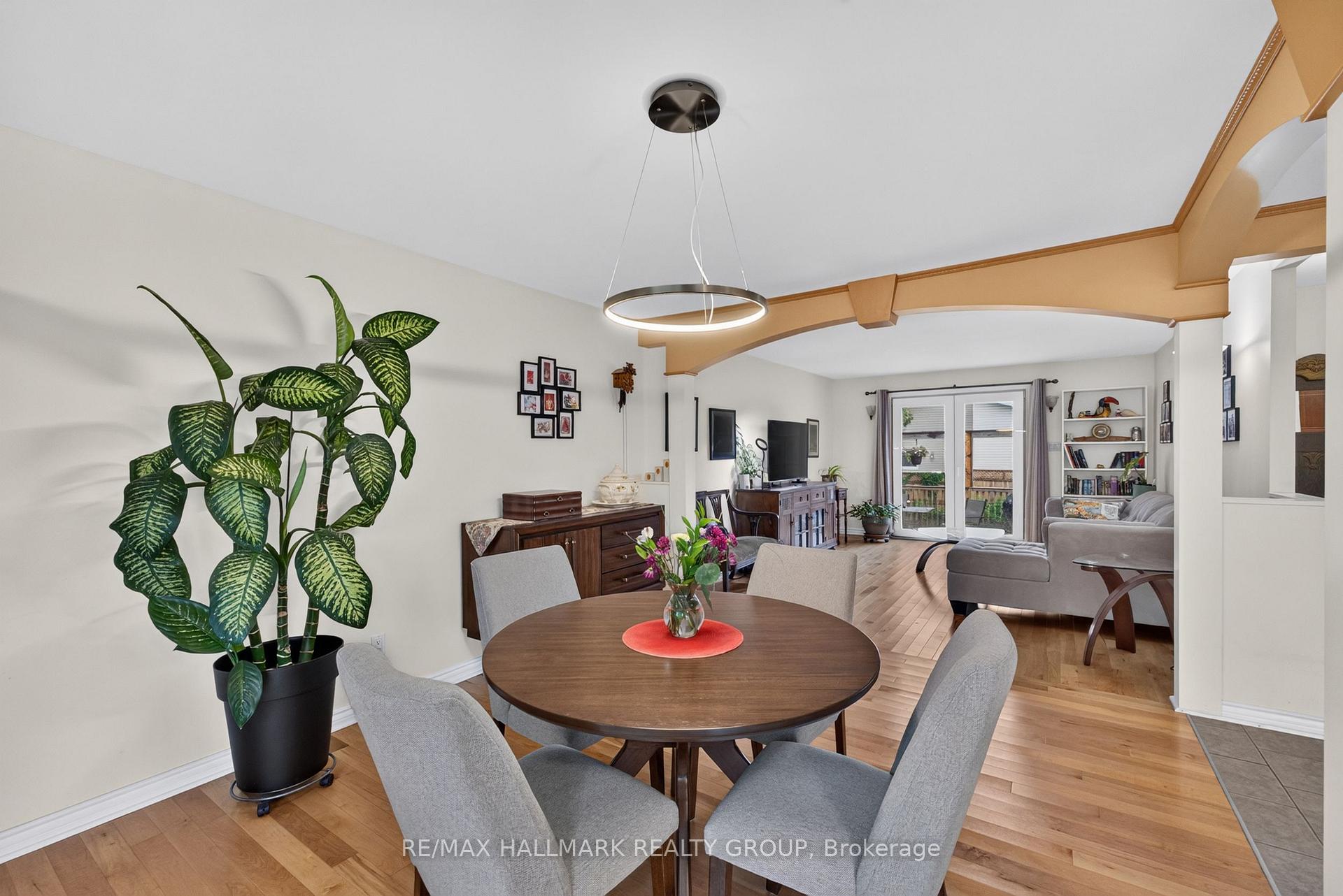 Photo 6 of 1100 Bathgate Drive, Ottawa, Carson Grove — HOMEH