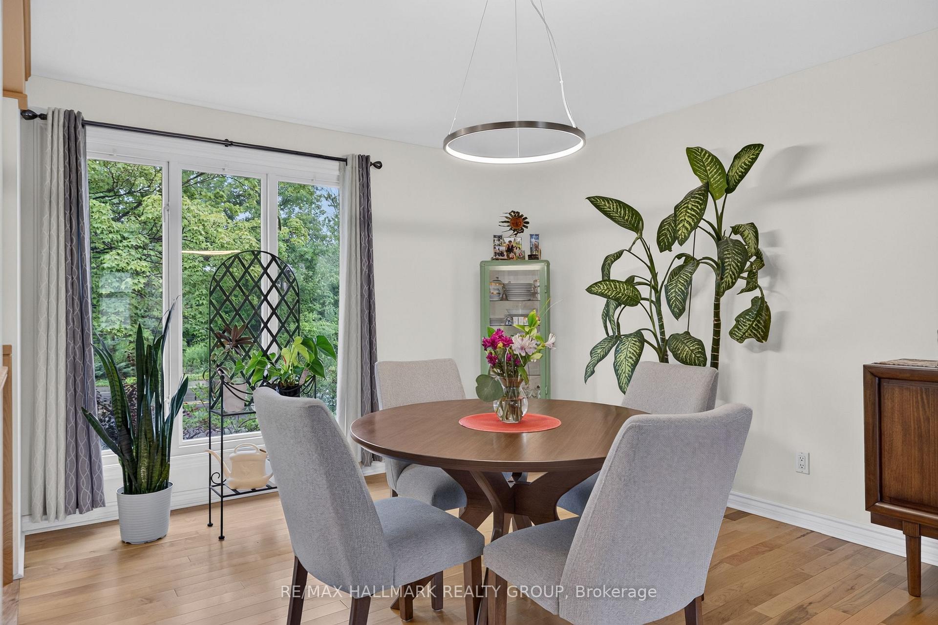 Photo 7 of 1100 Bathgate Drive, Ottawa, Carson Grove — HOMEH