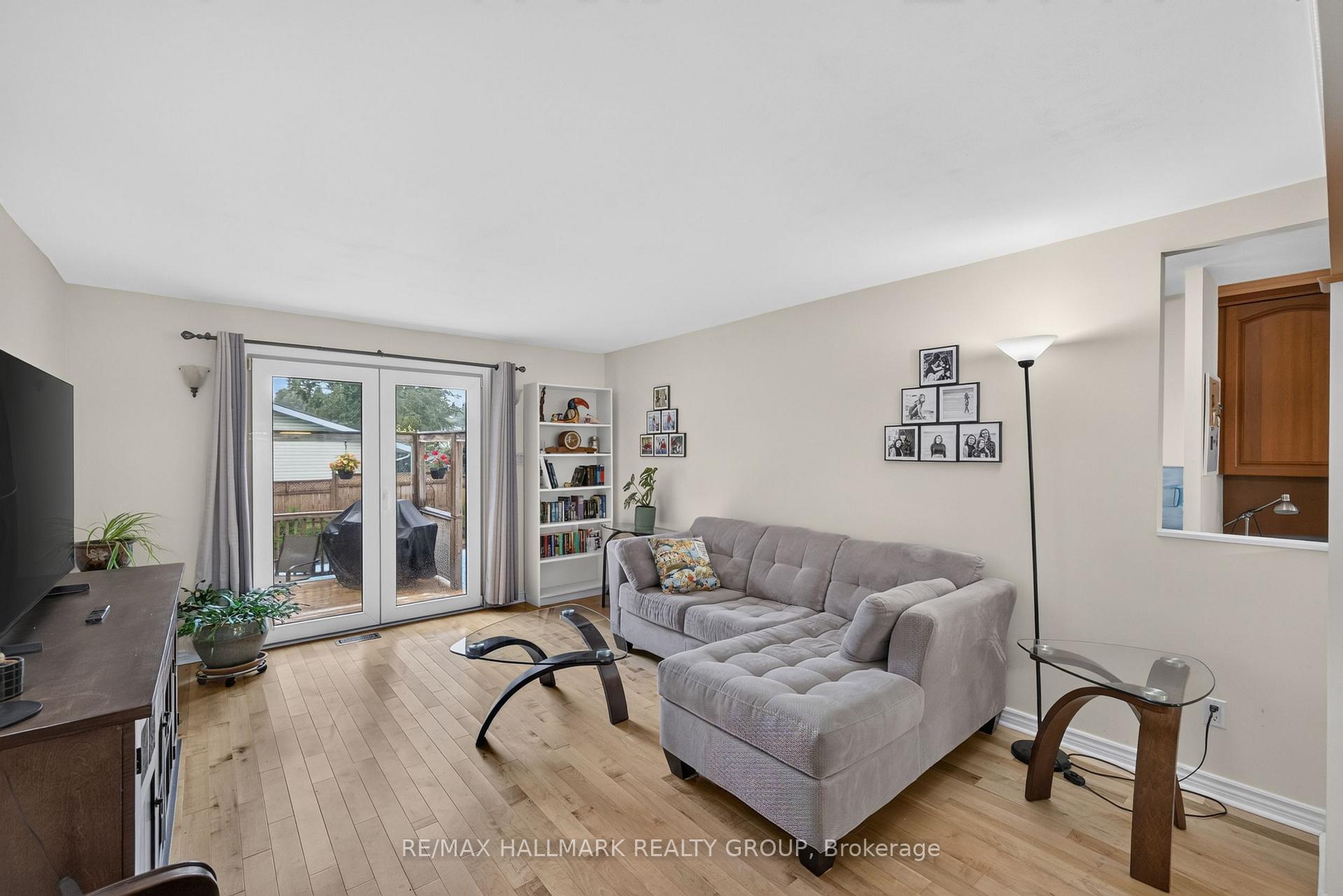 Photo 9 of 1100 Bathgate Drive, Ottawa, Carson Grove — HOMEH