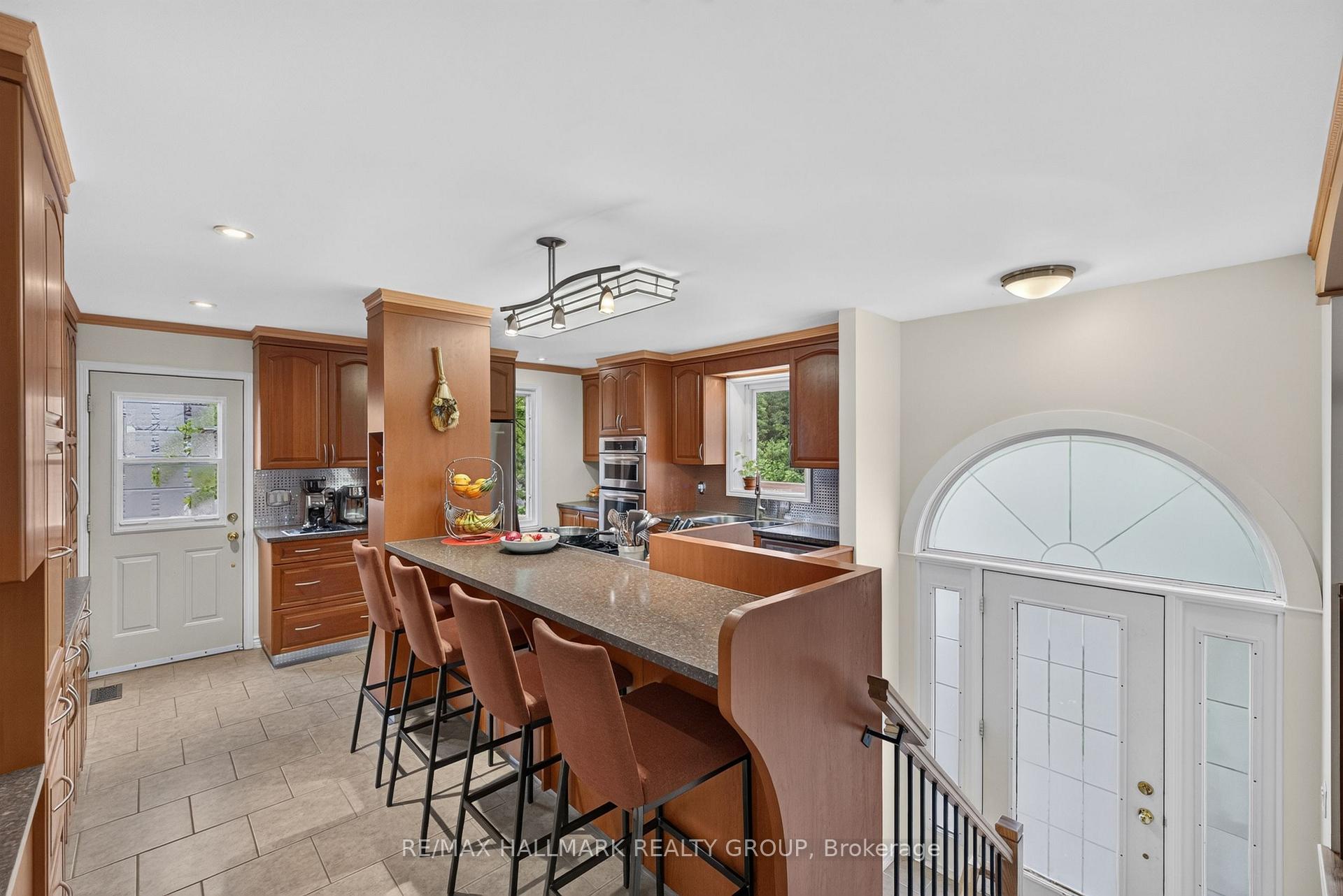Photo 11 of 1100 Bathgate Drive, Ottawa, Carson Grove — HOMEH