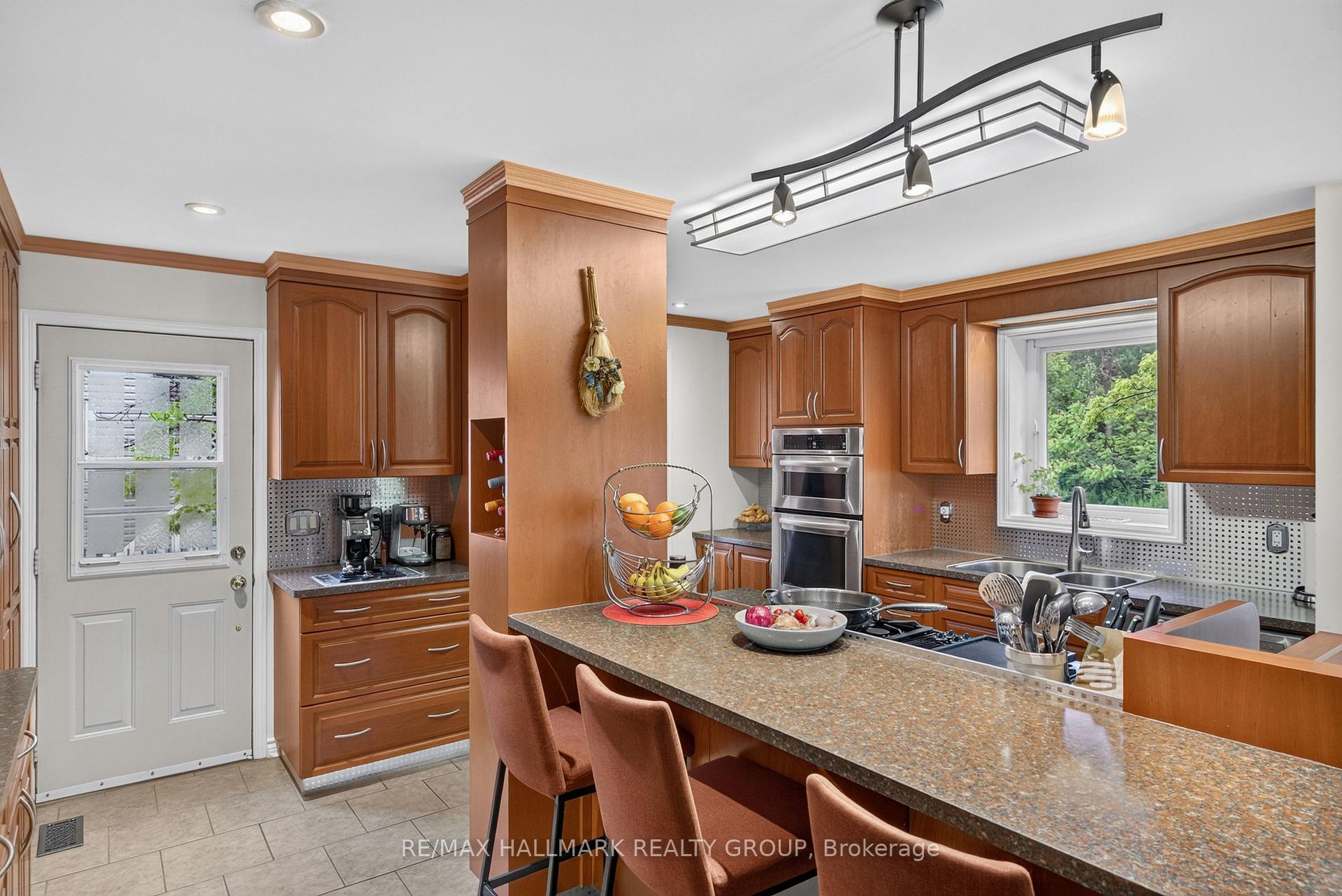 Photo 13 of 1100 Bathgate Drive, Ottawa, Carson Grove — HOMEH