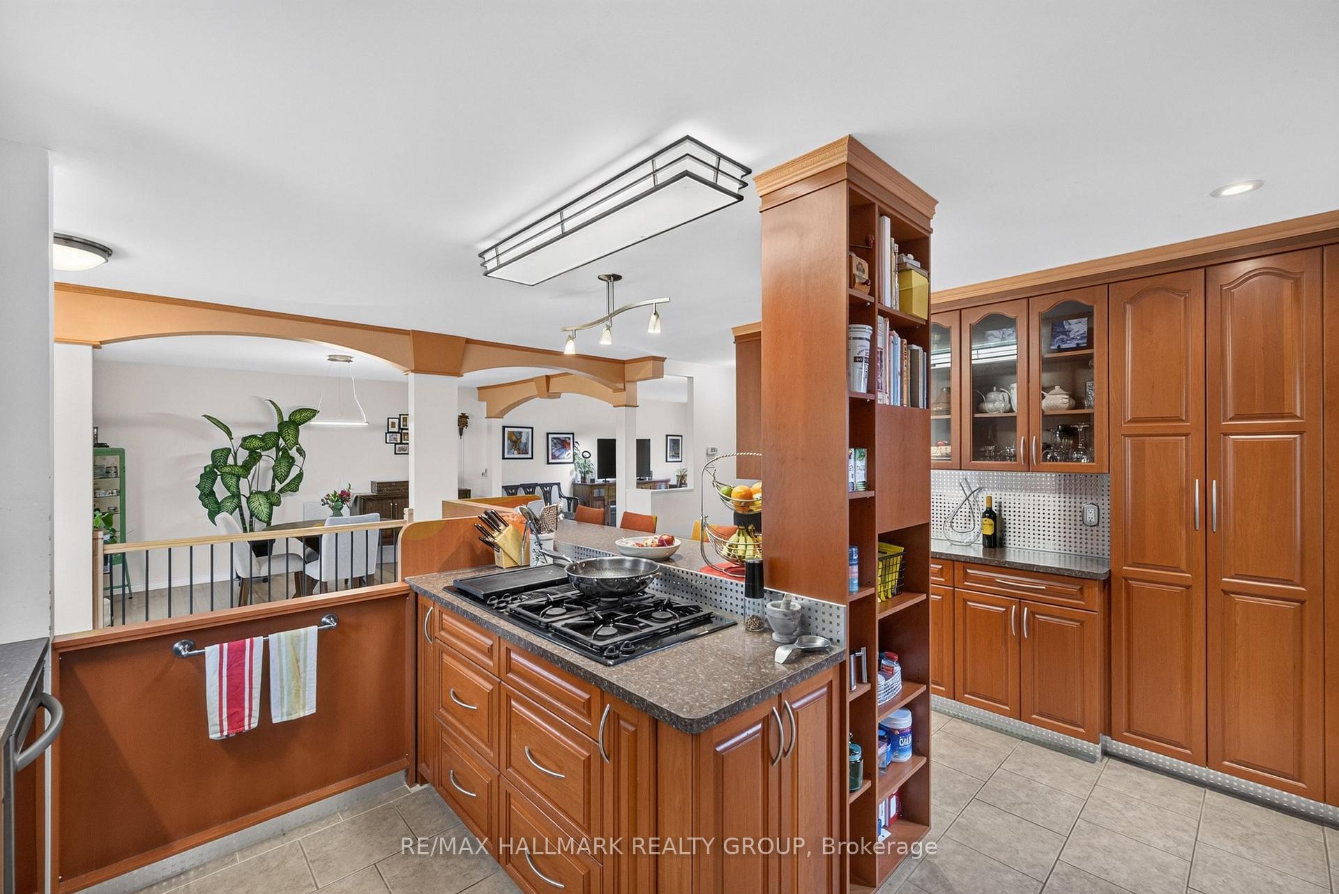 Photo 14 of 1100 Bathgate Drive, Ottawa, Carson Grove — HOMEH