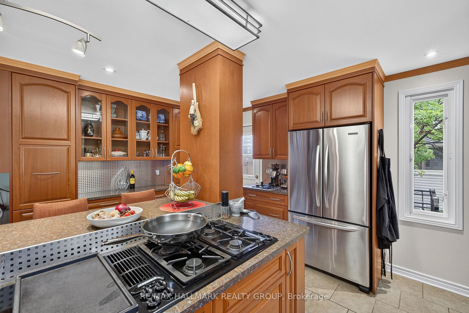 Photo 16 of 1100 Bathgate Drive, Ottawa, Carson Grove — HOMEH