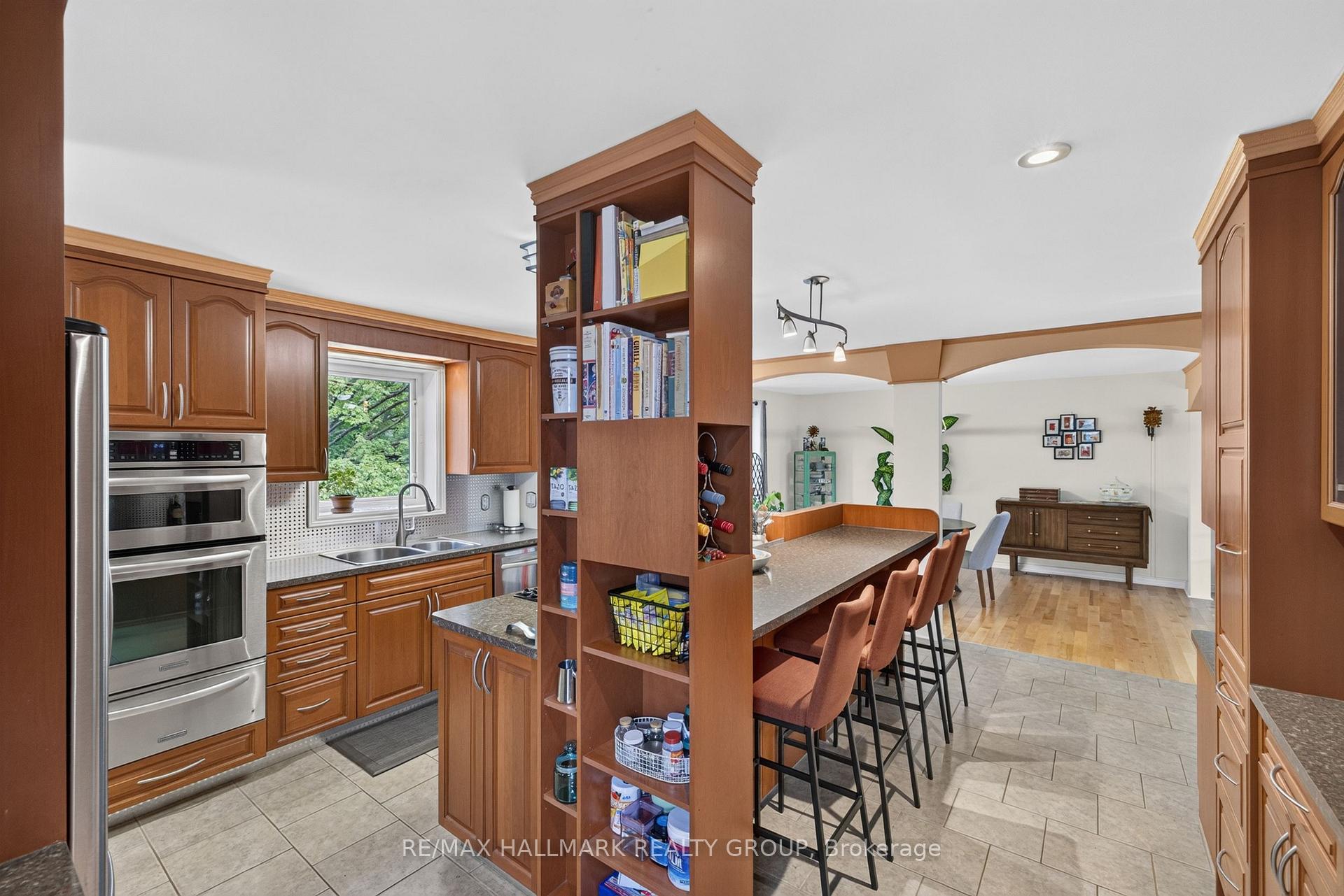 Photo 17 of 1100 Bathgate Drive, Ottawa, Carson Grove — HOMEH