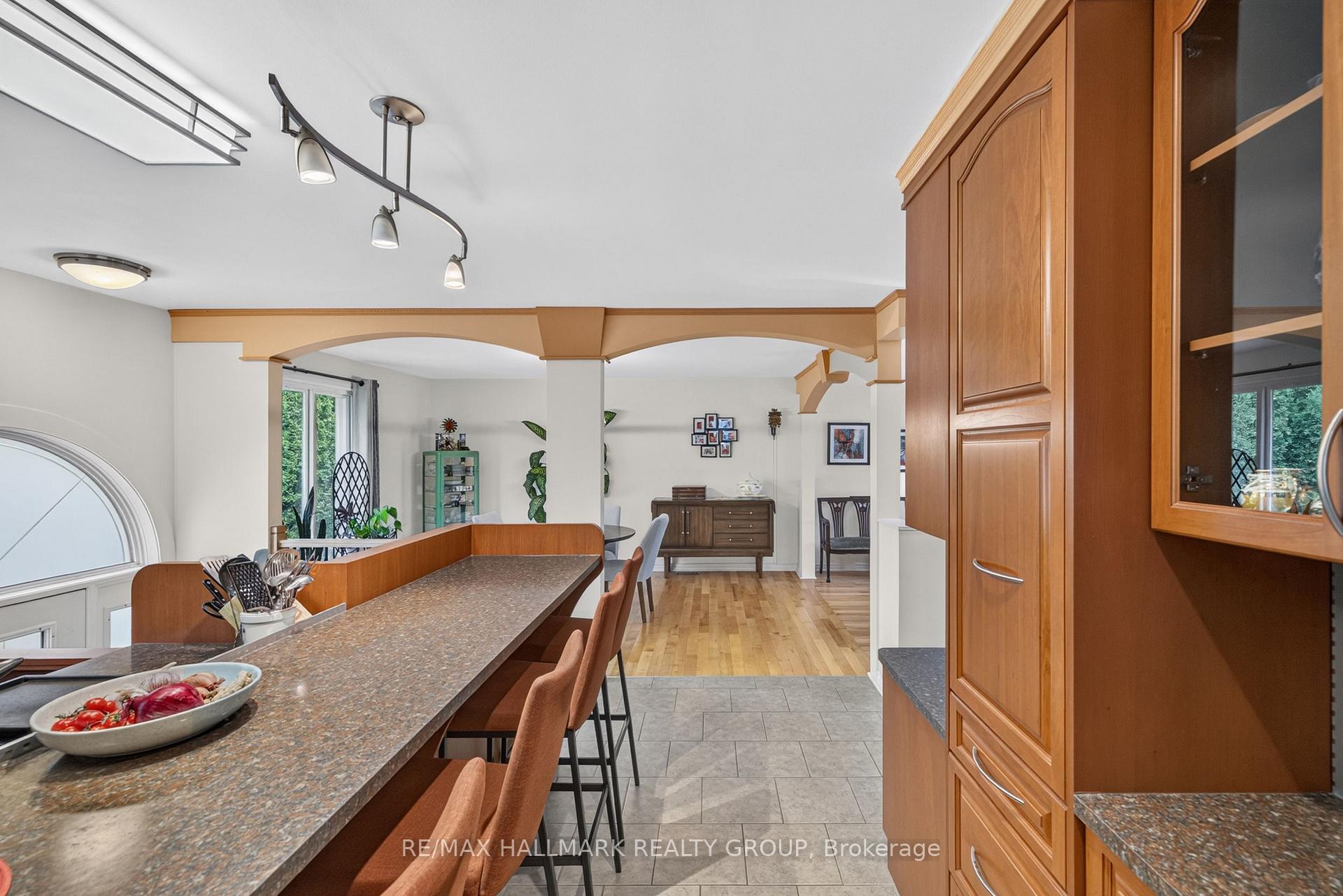 Photo 18 of 1100 Bathgate Drive, Ottawa, Carson Grove — HOMEH