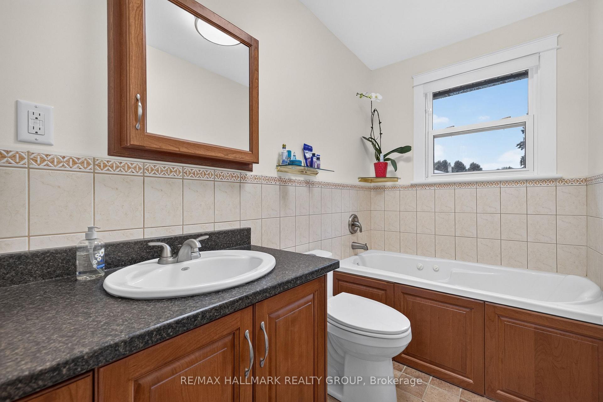 Photo 21 of 1100 Bathgate Drive, Ottawa, Carson Grove — HOMEH