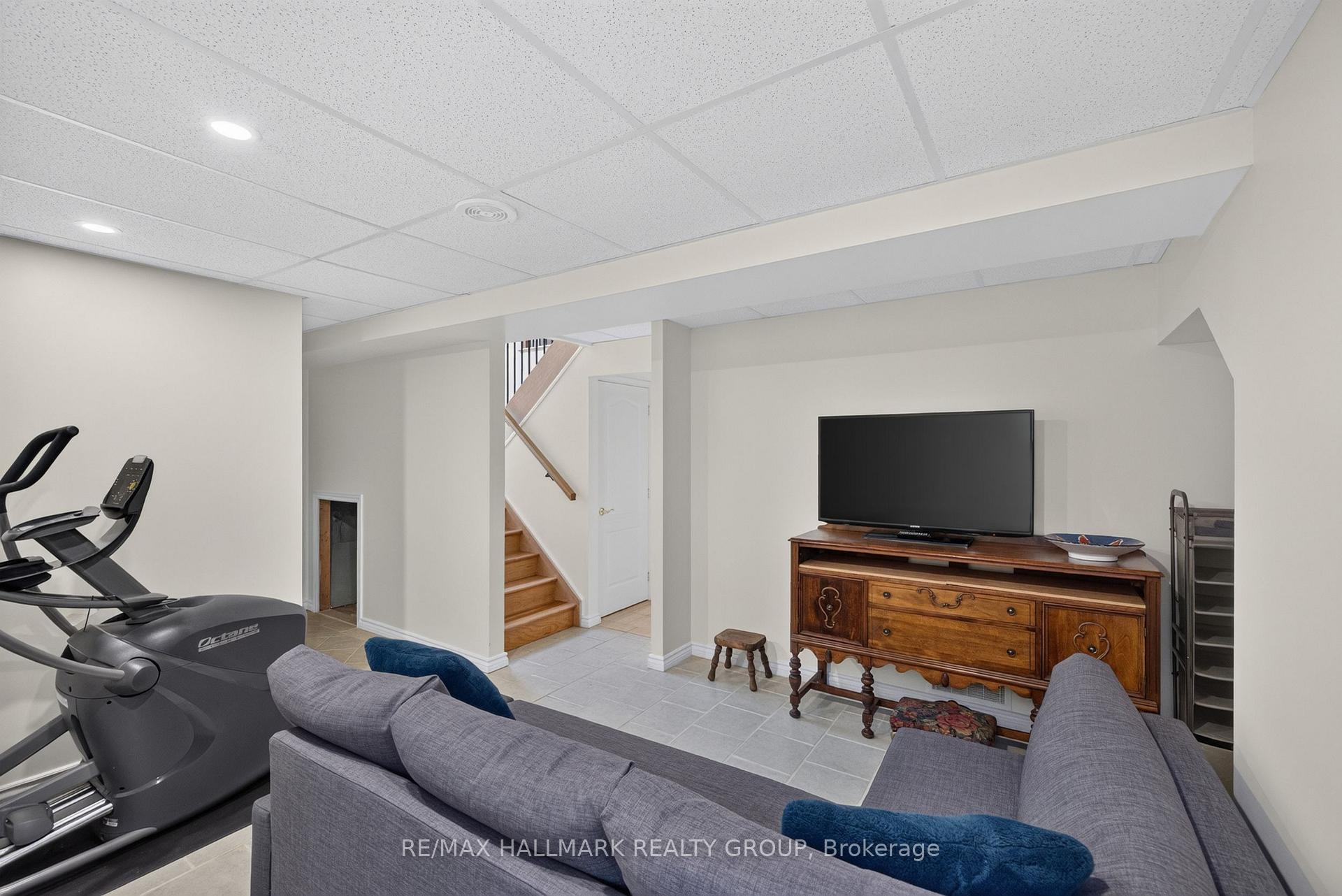 Photo 24 of 1100 Bathgate Drive, Ottawa, Carson Grove — HOMEH