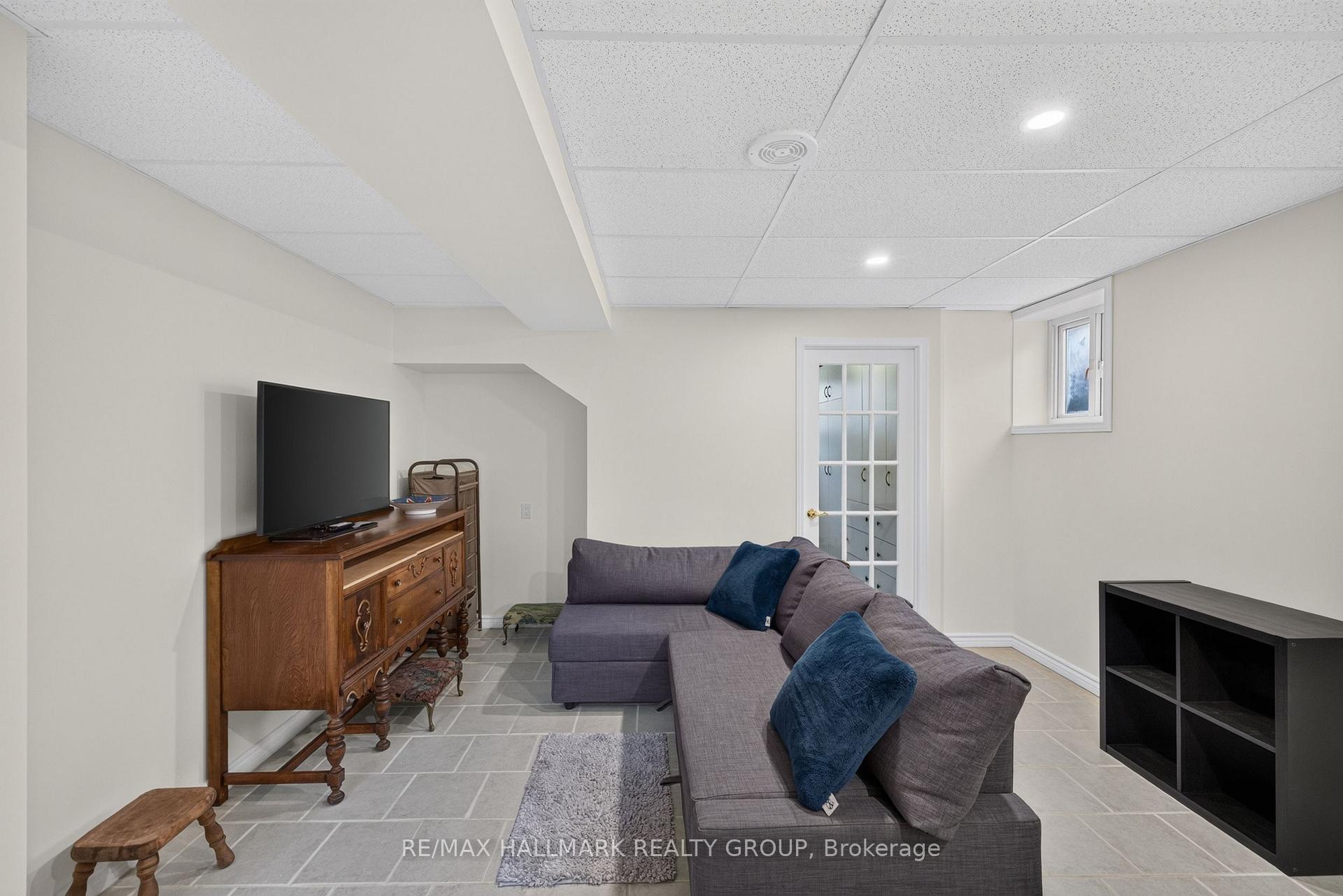 Photo 27 of 1100 Bathgate Drive, Ottawa, Carson Grove — HOMEH