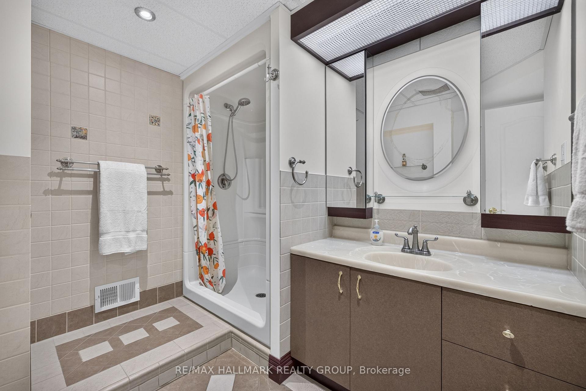 Photo 33 of 1100 Bathgate Drive, Ottawa, Carson Grove — HOMEH