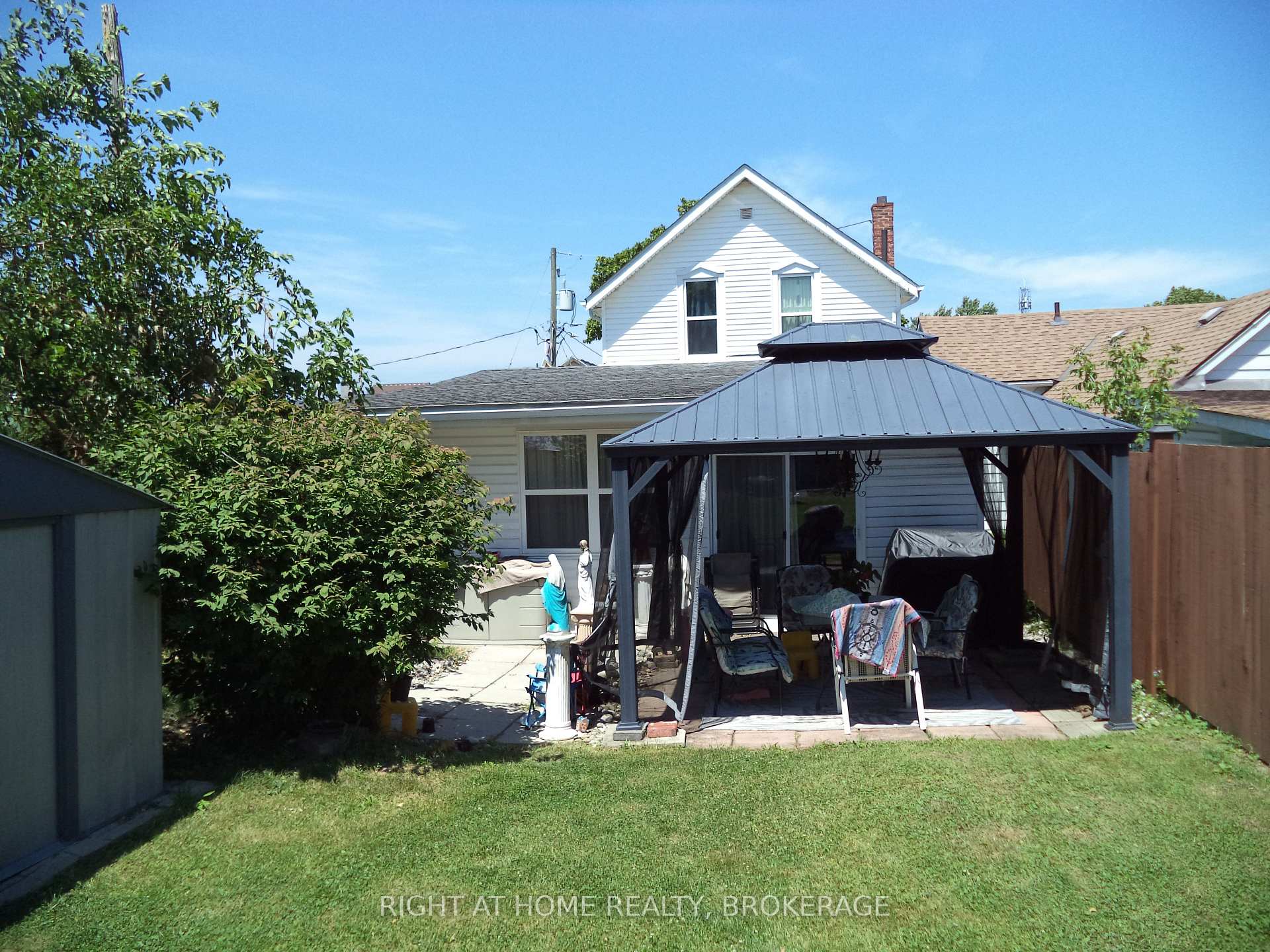 Photo 6 of 18 Almond Street, St. Catharines, Secord Woods — HOMEH