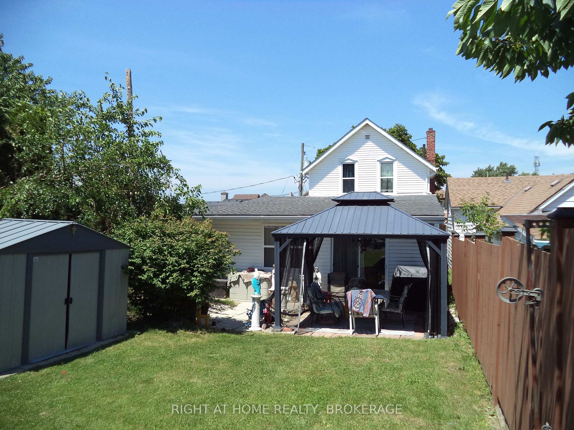 Photo 7 of 18 Almond Street, St. Catharines, Secord Woods — HOMEH