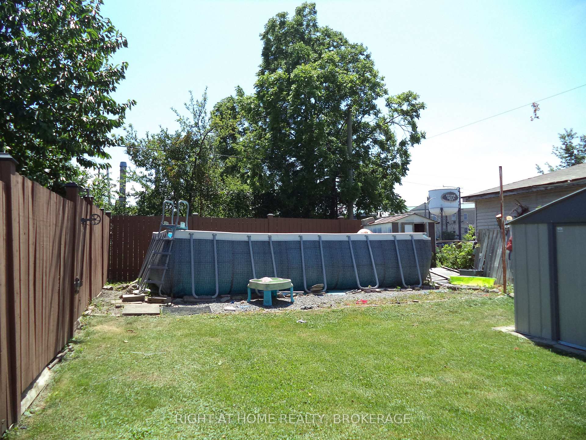 Photo 8 of 18 Almond Street, St. Catharines, Secord Woods — HOMEH