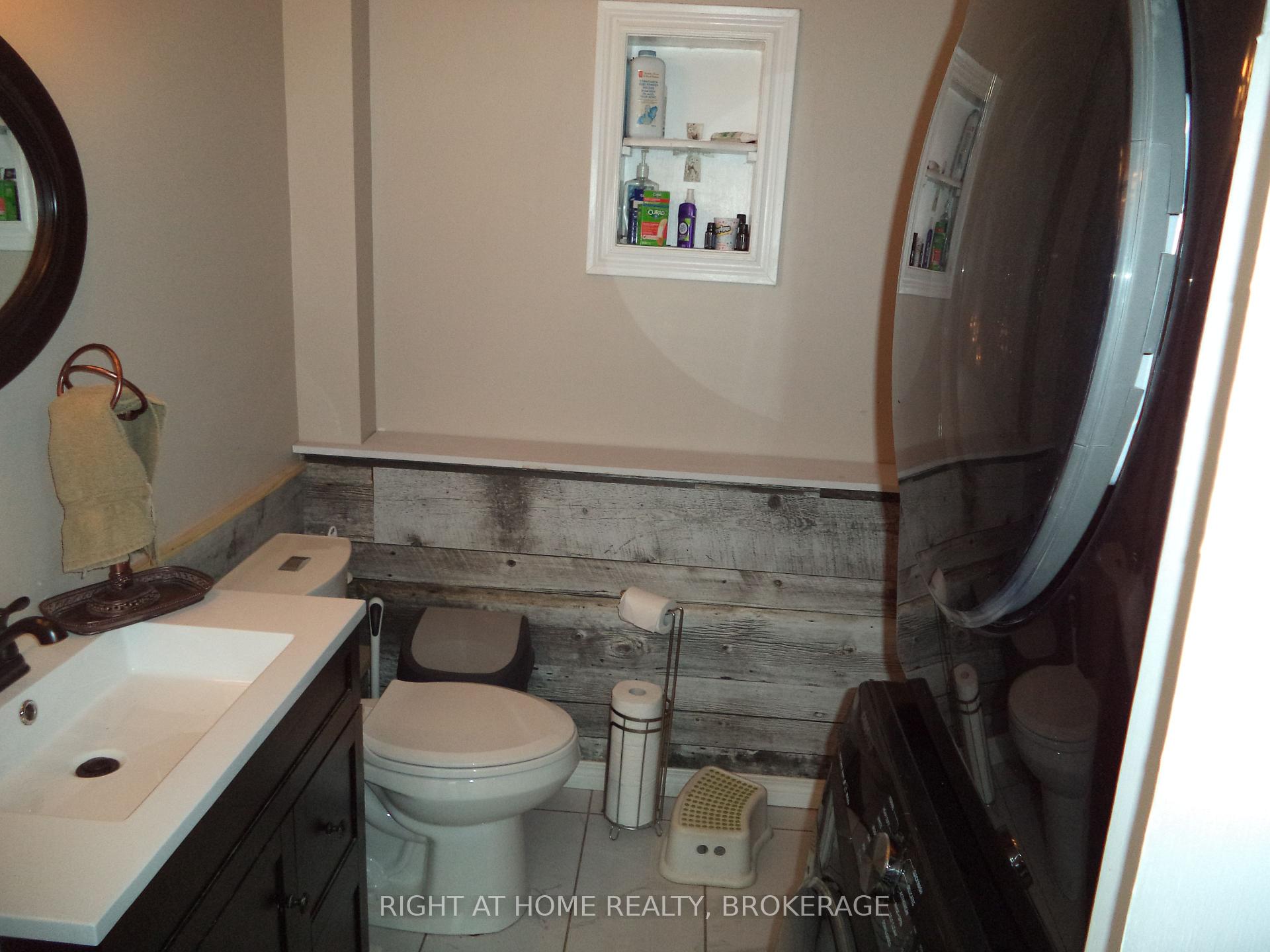 Photo 21 of 18 Almond Street, St. Catharines, Secord Woods — HOMEH