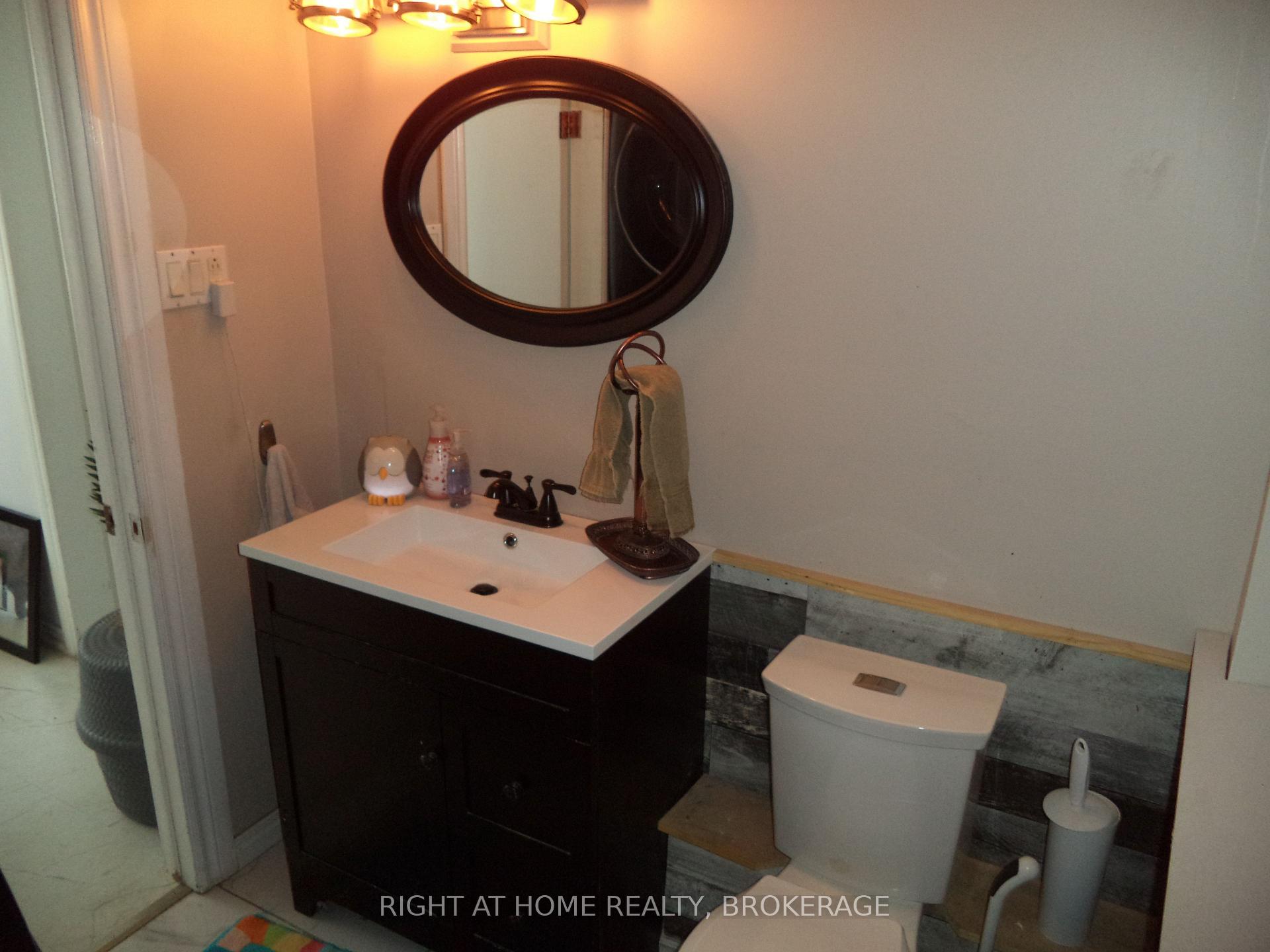 Photo 22 of 18 Almond Street, St. Catharines, Secord Woods — HOMEH