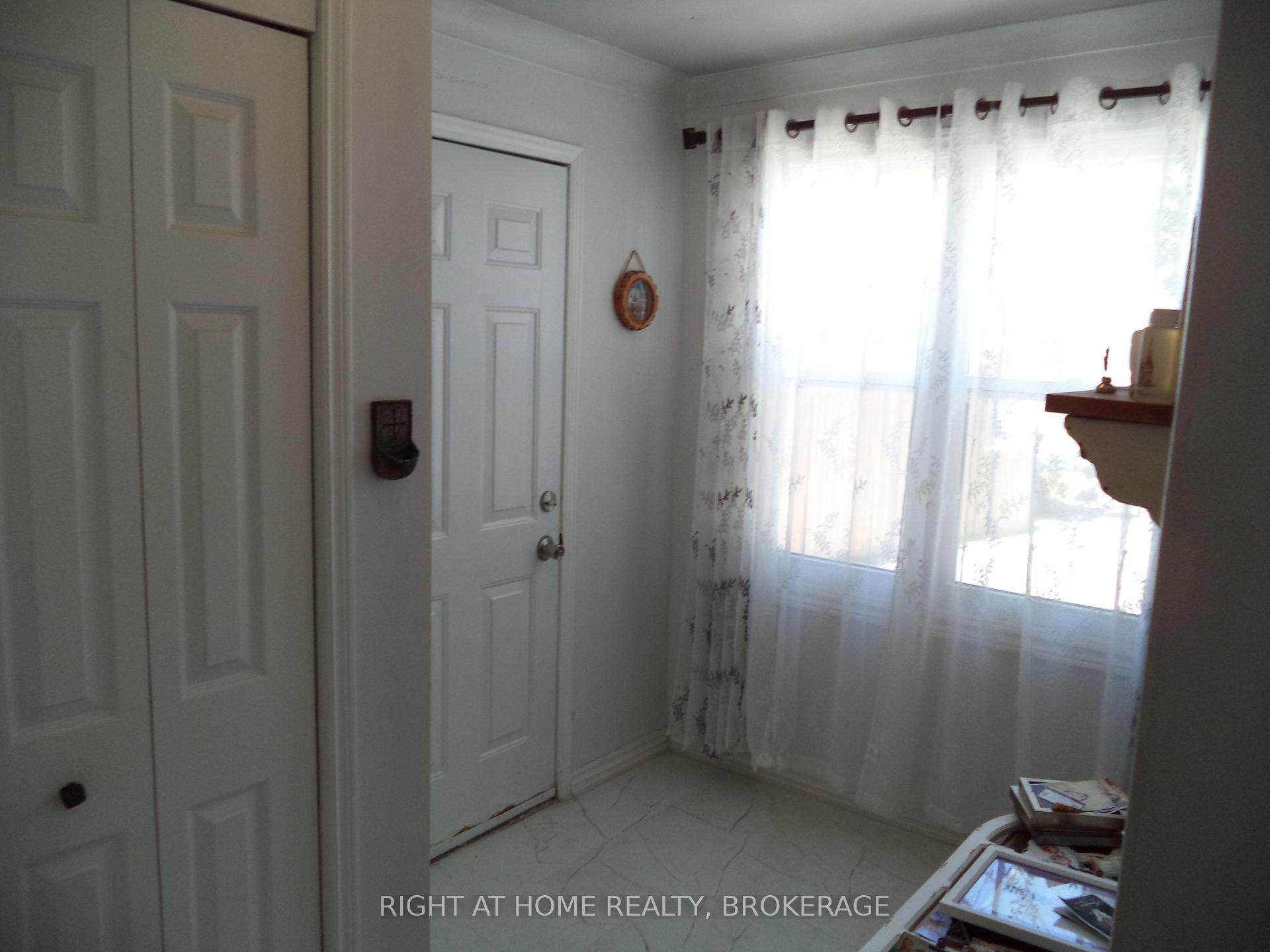 Photo 23 of 18 Almond Street, St. Catharines, Secord Woods — HOMEH